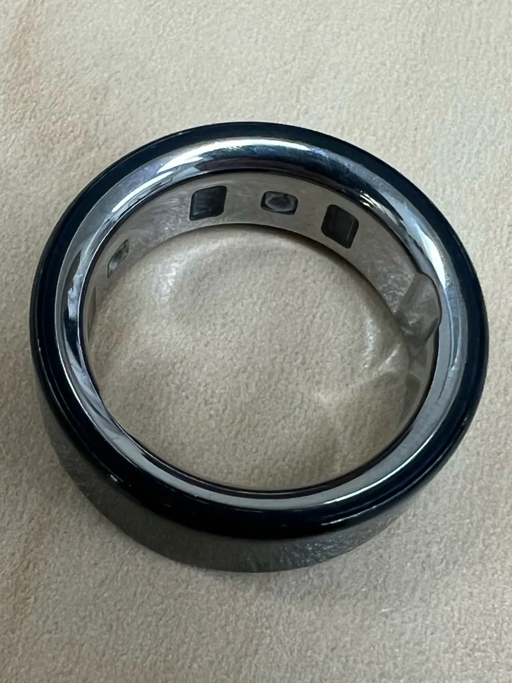 Size 8 | Black | Oura Ring 4